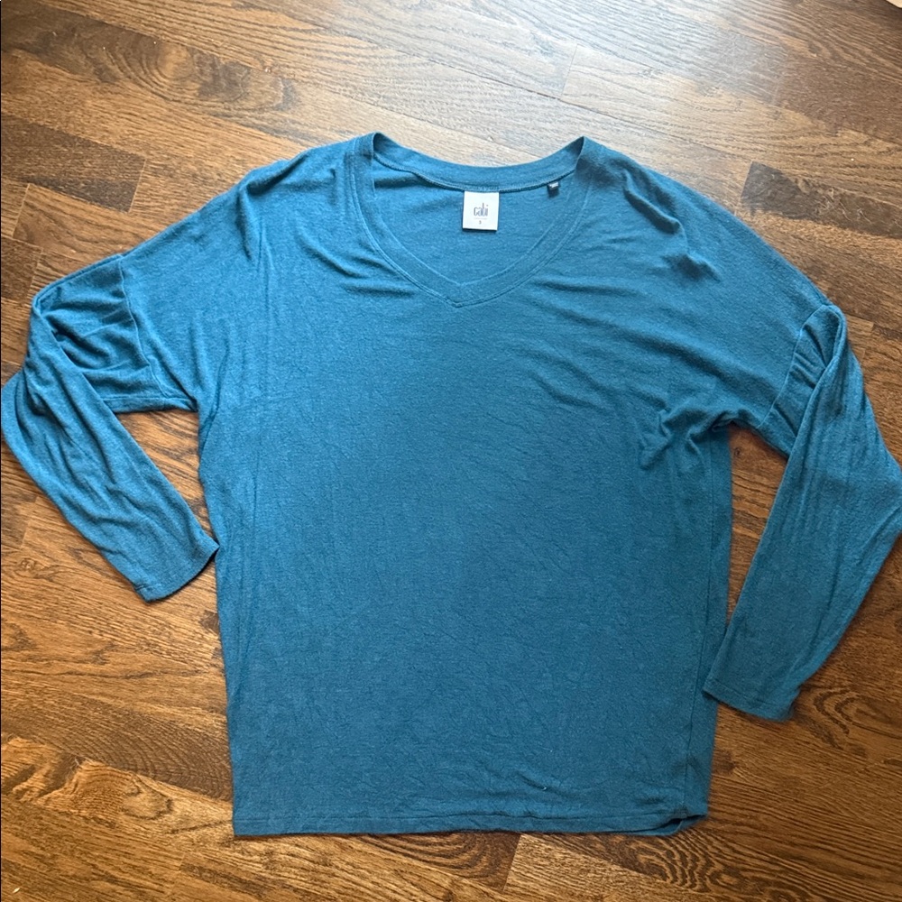 CAbi Women's Large Serenity Tee Long Sleeve V Neck Style #3634